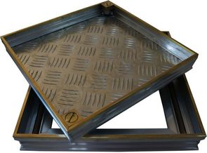 Напольный люк Премиум 44 с латунным кантом Напольный люк Премиум 44 с латунным кантом